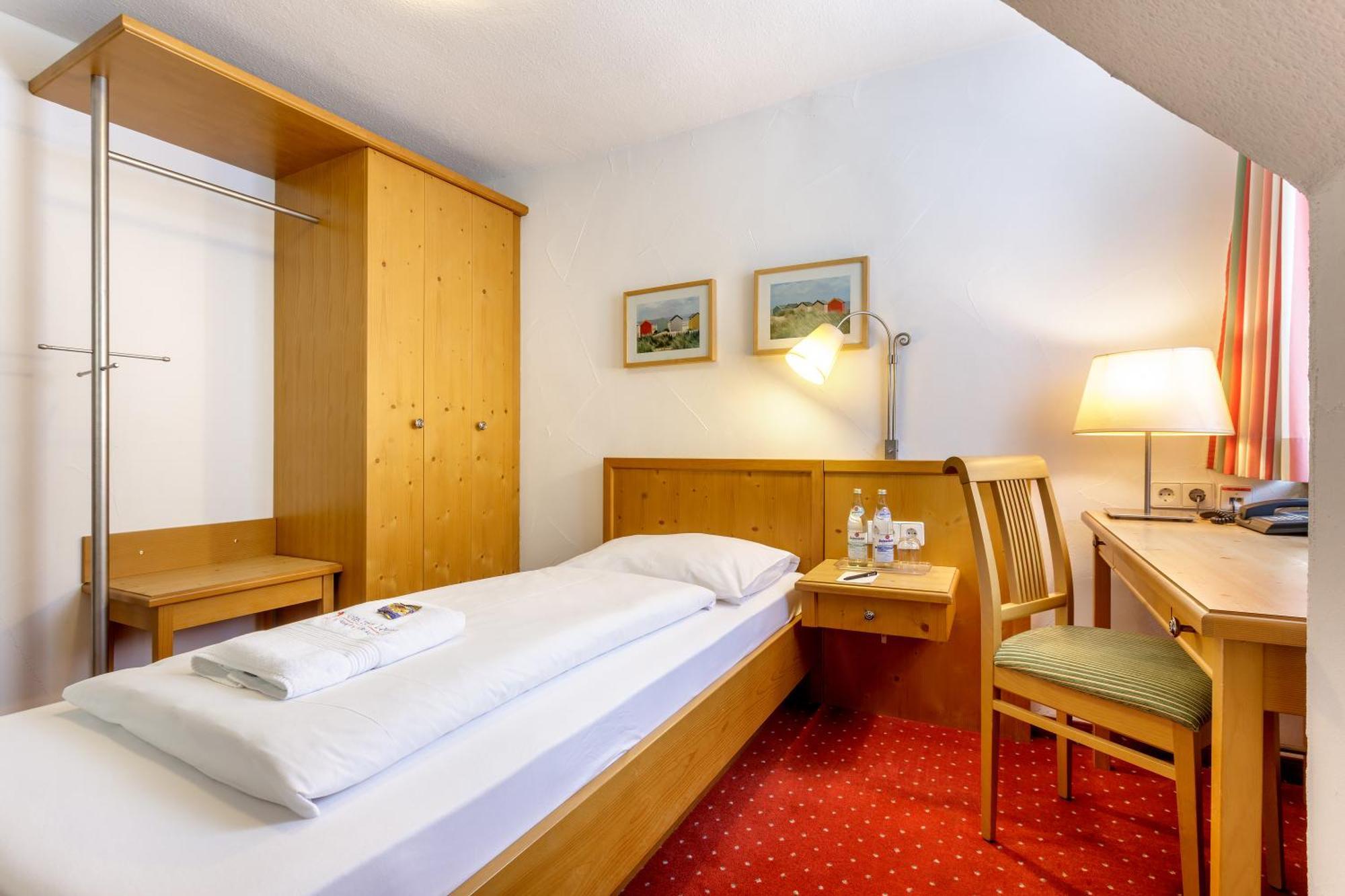 Hotel Zum Loewen Weissenhorn Ngoại thất bức ảnh