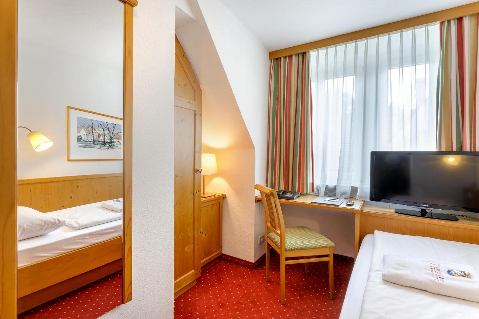 Hotel Zum Loewen Weissenhorn Ngoại thất bức ảnh