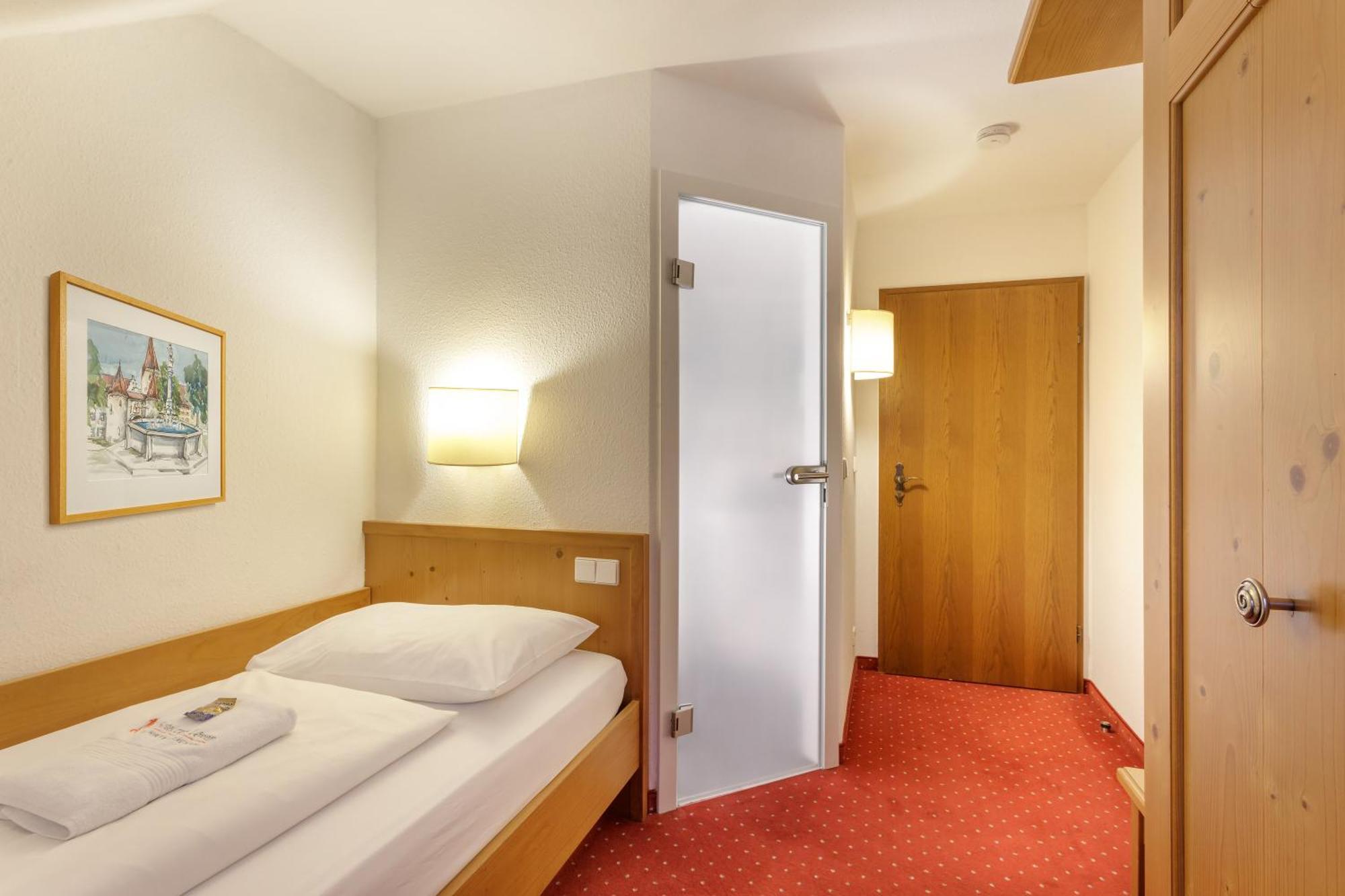 Hotel Zum Loewen Weissenhorn Ngoại thất bức ảnh