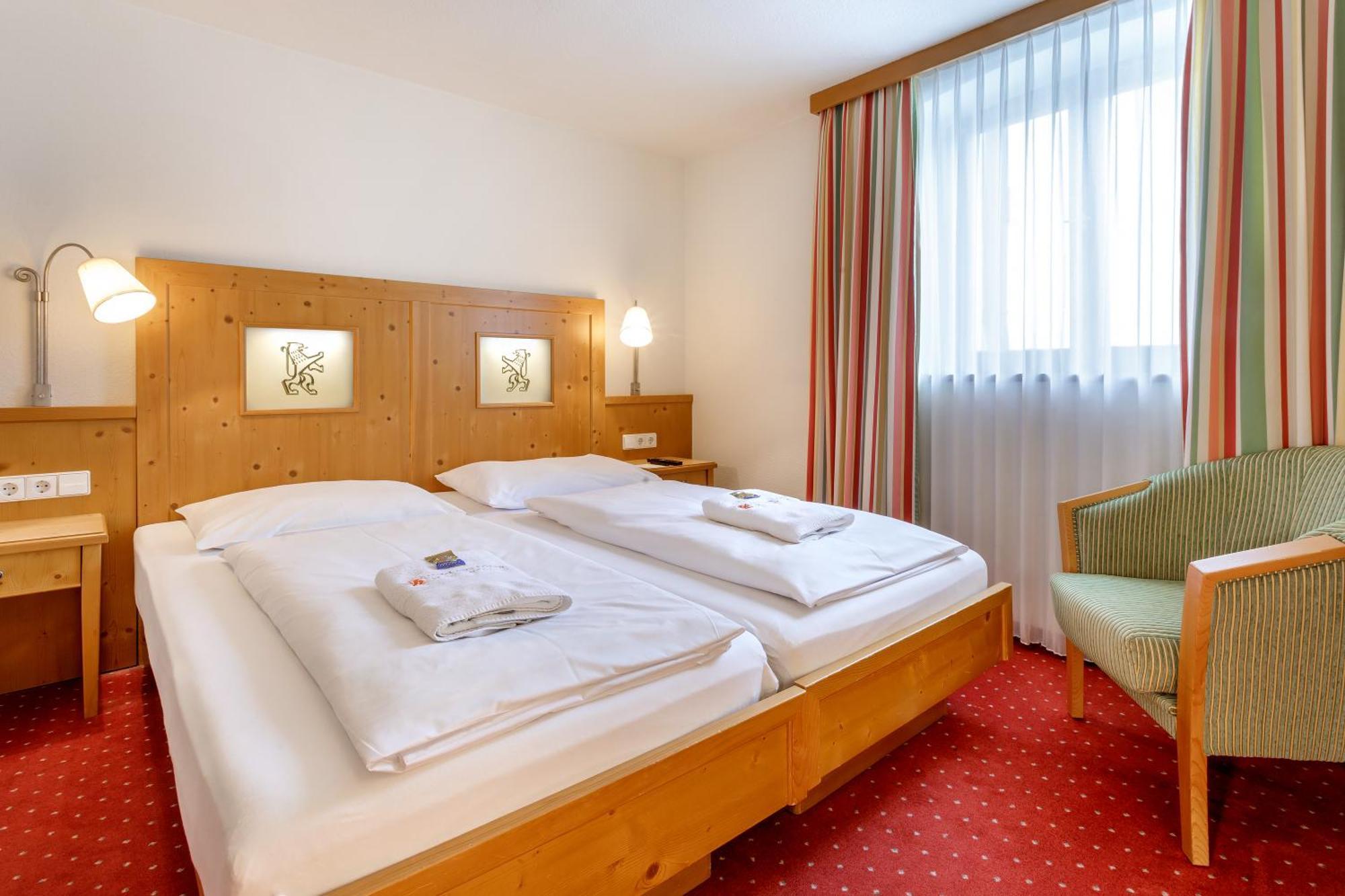Hotel Zum Loewen Weissenhorn Ngoại thất bức ảnh