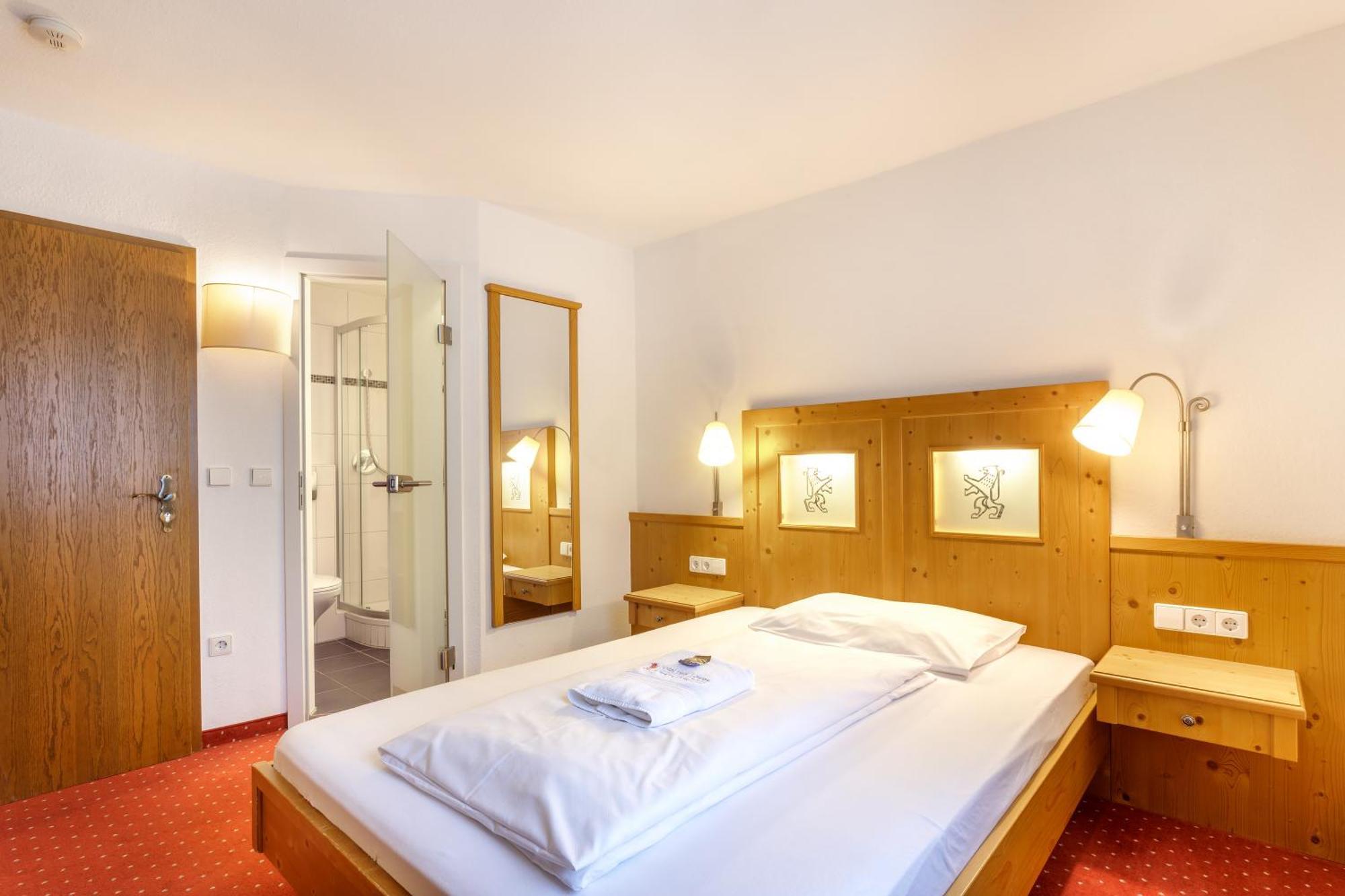 Hotel Zum Loewen Weissenhorn Ngoại thất bức ảnh