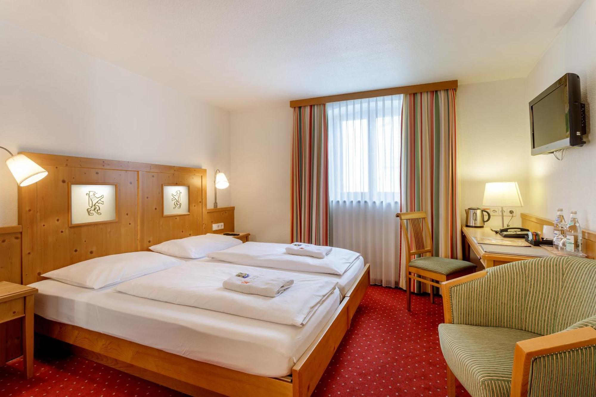 Hotel Zum Loewen Weissenhorn Ngoại thất bức ảnh