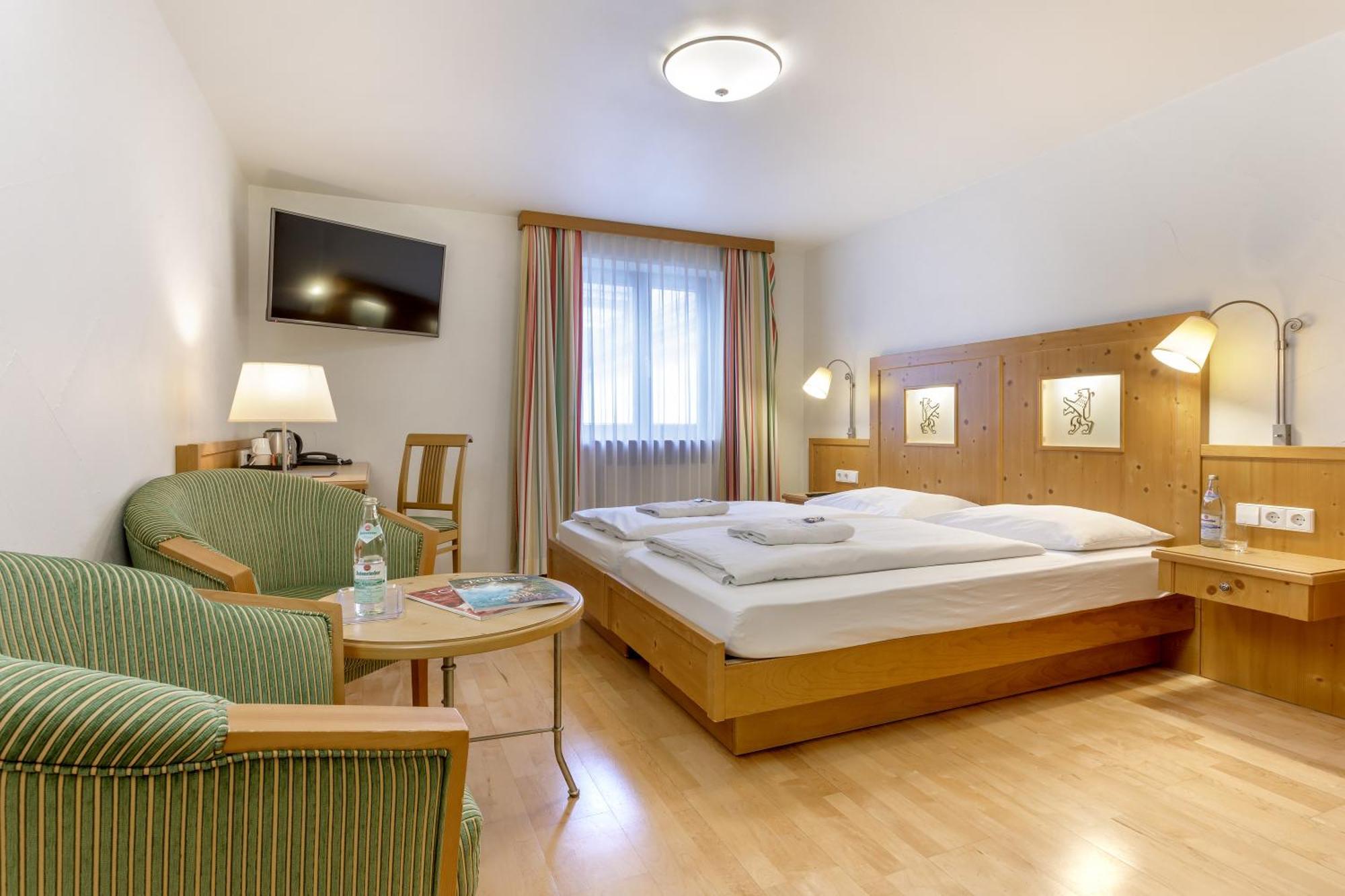 Hotel Zum Loewen Weissenhorn Ngoại thất bức ảnh