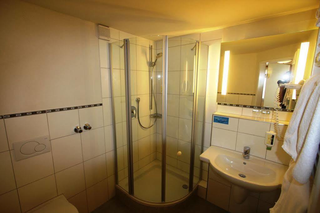 Hotel Zum Loewen Weissenhorn Ngoại thất bức ảnh