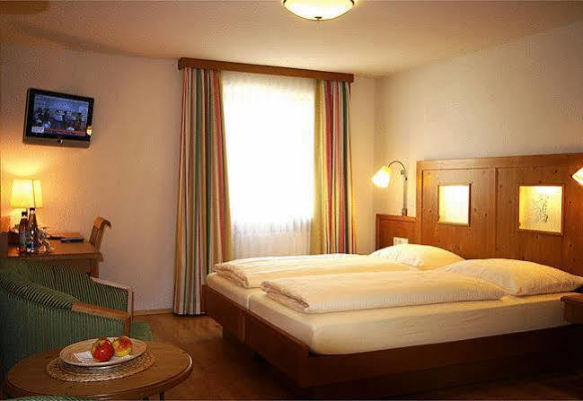 Hotel Zum Loewen Weissenhorn Ngoại thất bức ảnh