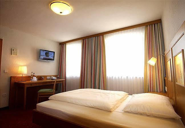 Hotel Zum Loewen Weissenhorn Ngoại thất bức ảnh